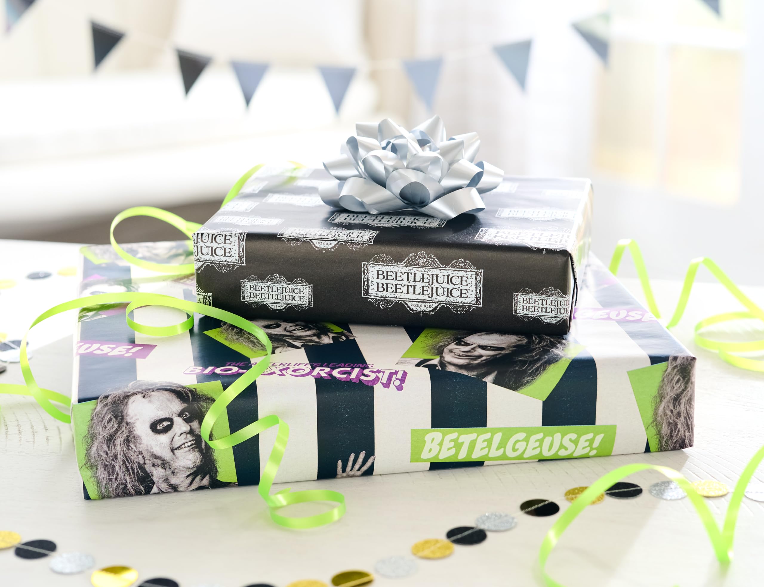 American Greetings 40 sq. ft. Reversible Beetlejuice Wrapping Paper for All Occasions (1 Roll, 30 in. x 192 in.) - Image 6