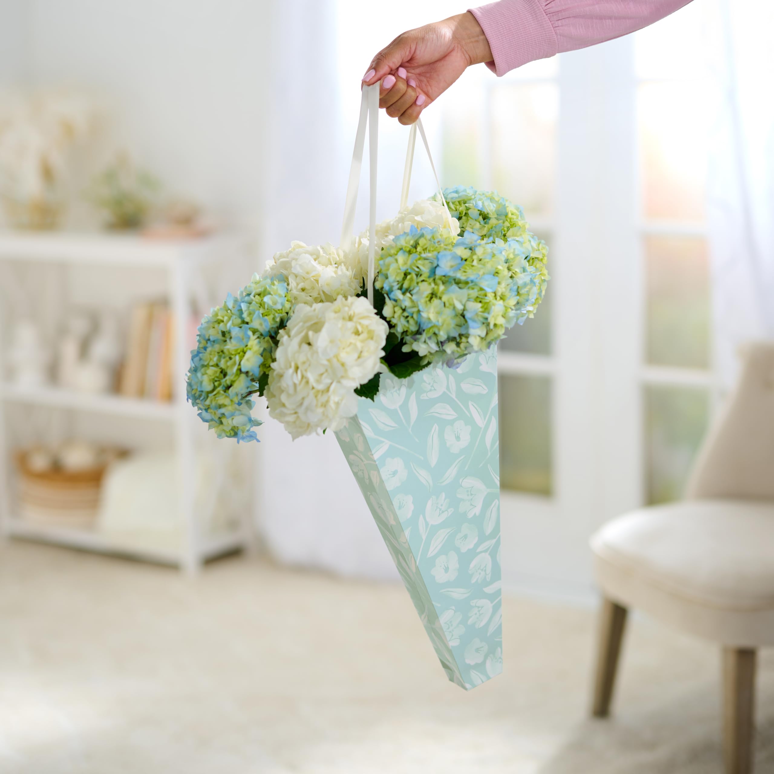 American Greetings Gift Bag for Floral Bouquet with Handles for All Occasion, Green Floral - Image 2